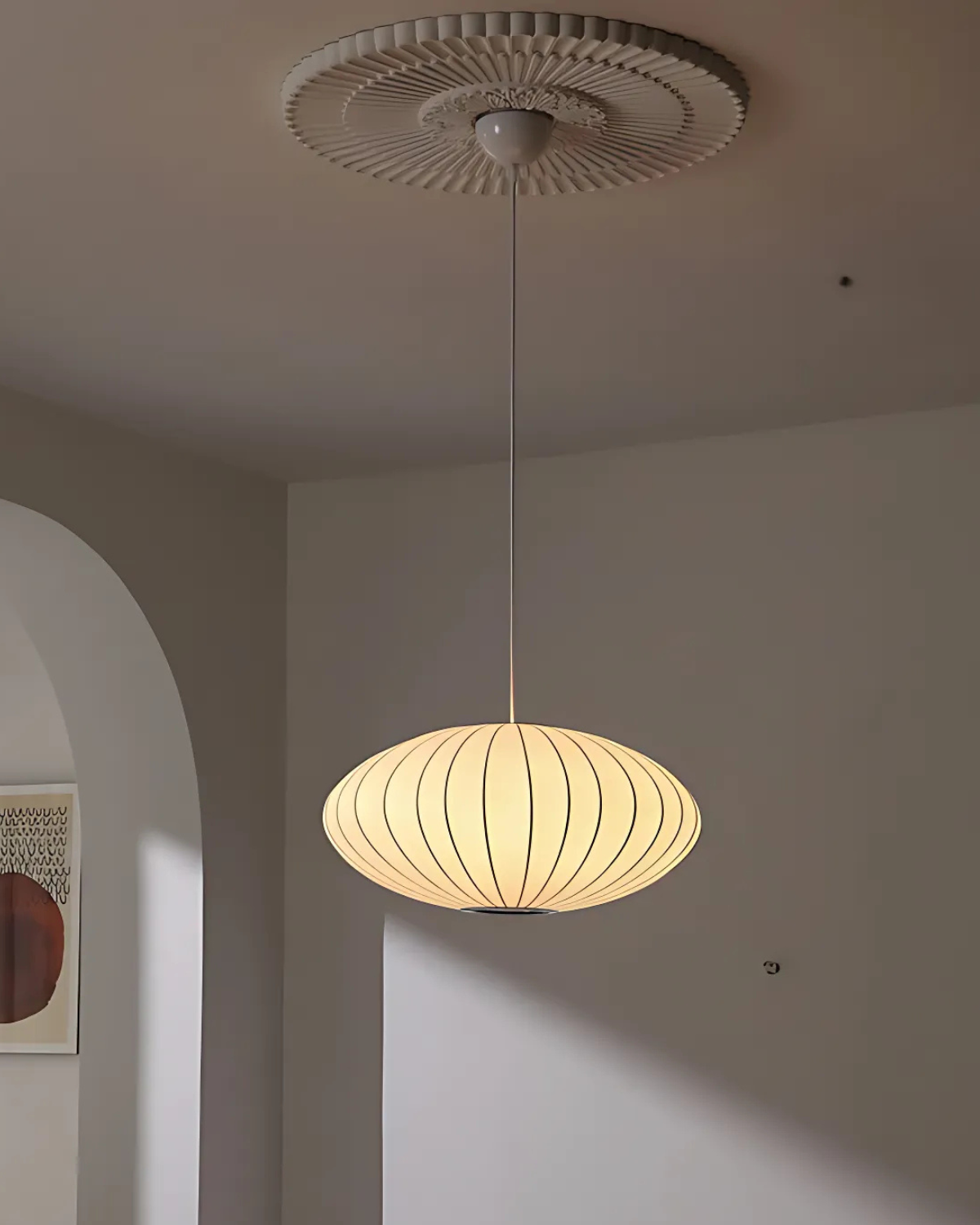 Rund taklampa i textil med skandinavisk design