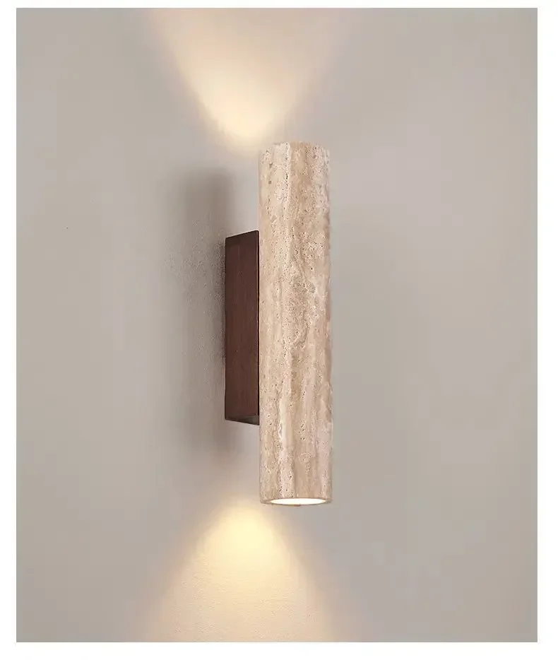 Up/down-vägglampa i naturlig travertin