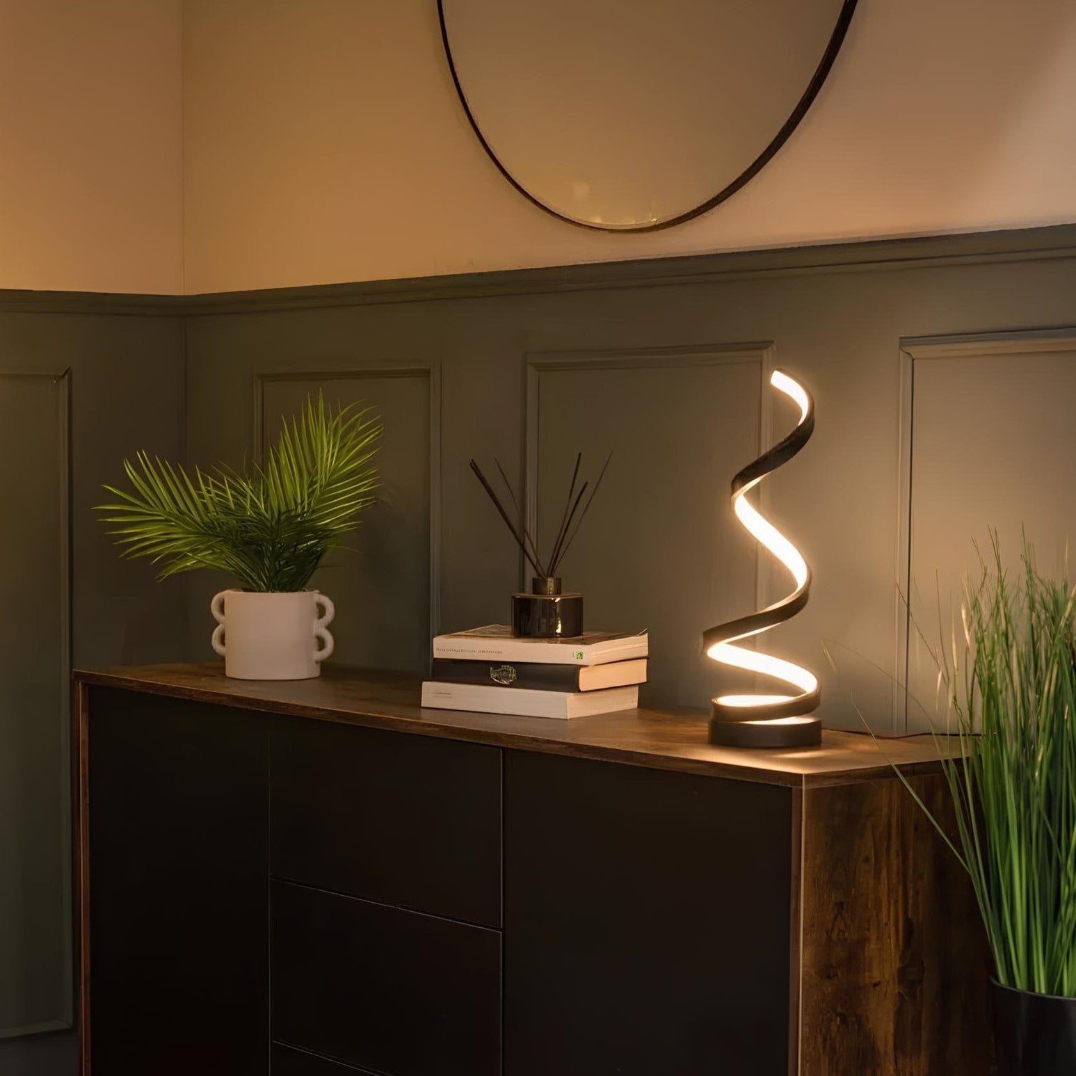 LumoSpiral – Uppladdningsbar dimbar bordslampa med tre ljuslägen och modern spiraldesign