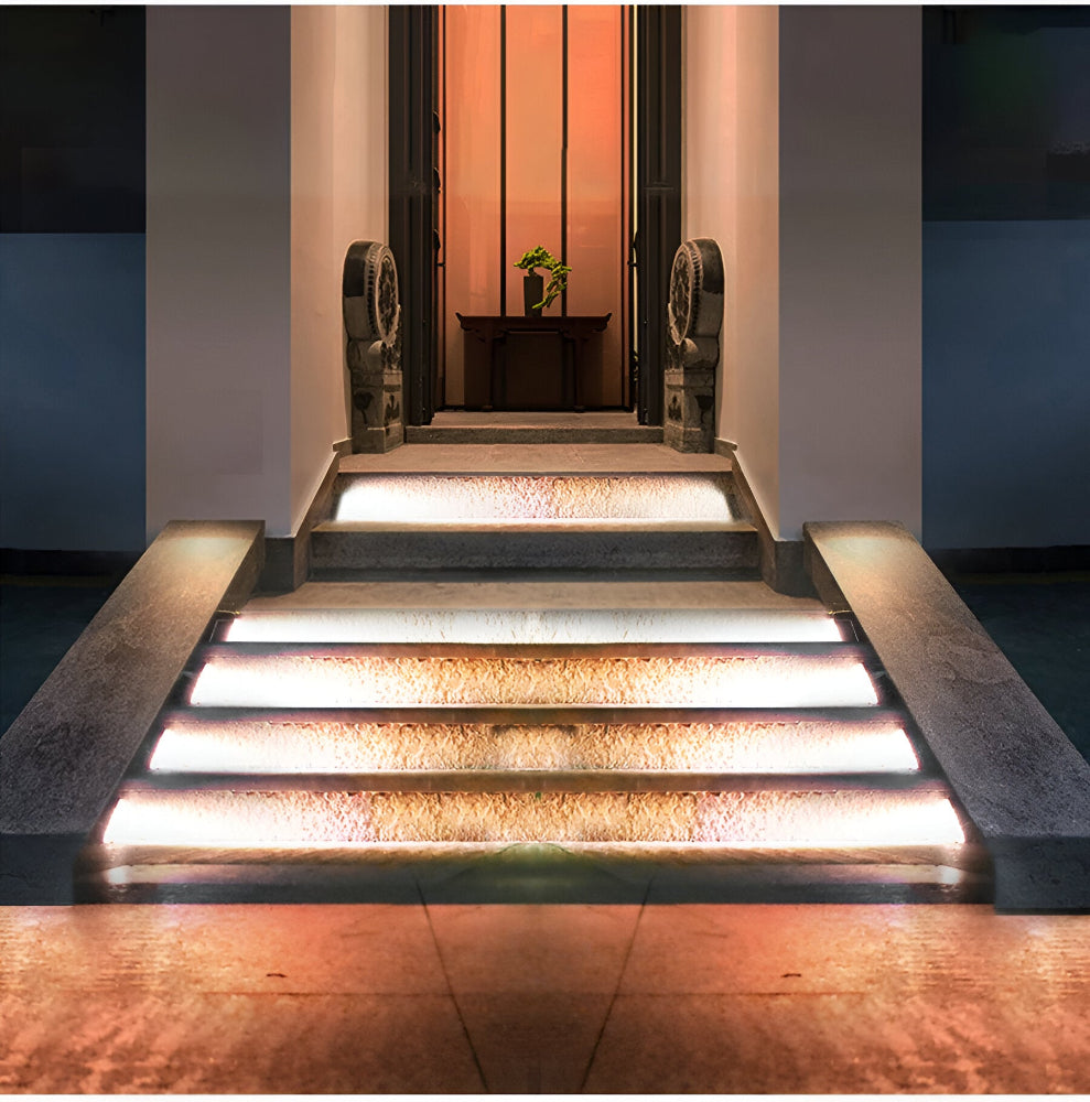 TriGlow Steps – Triangulär Solcellsbelysning för Trädgård (2/6-pack)