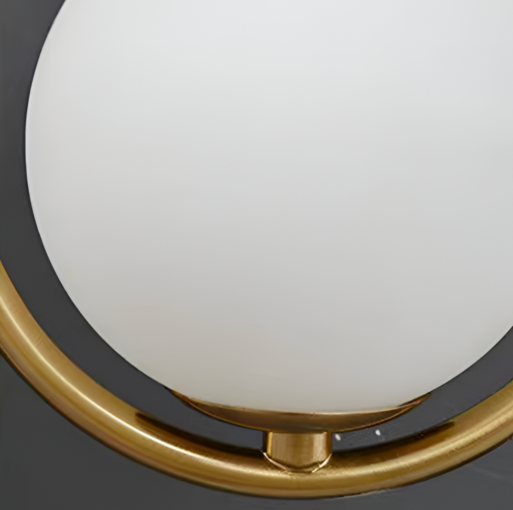 Luméa – Vägglampa i Droppformad Glasdesign med Konstnärlig Metallram