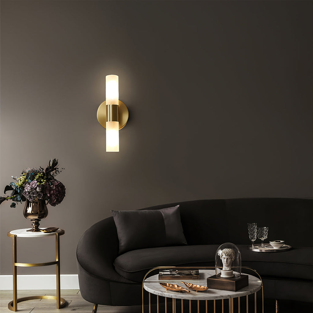 Lario – Elegant Vägglampa i Mässing med Energibesparande LED-belysning