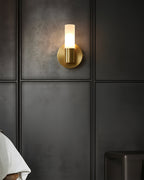Lario – Elegant Vägglampa i Mässing med Energibesparande LED-belysning