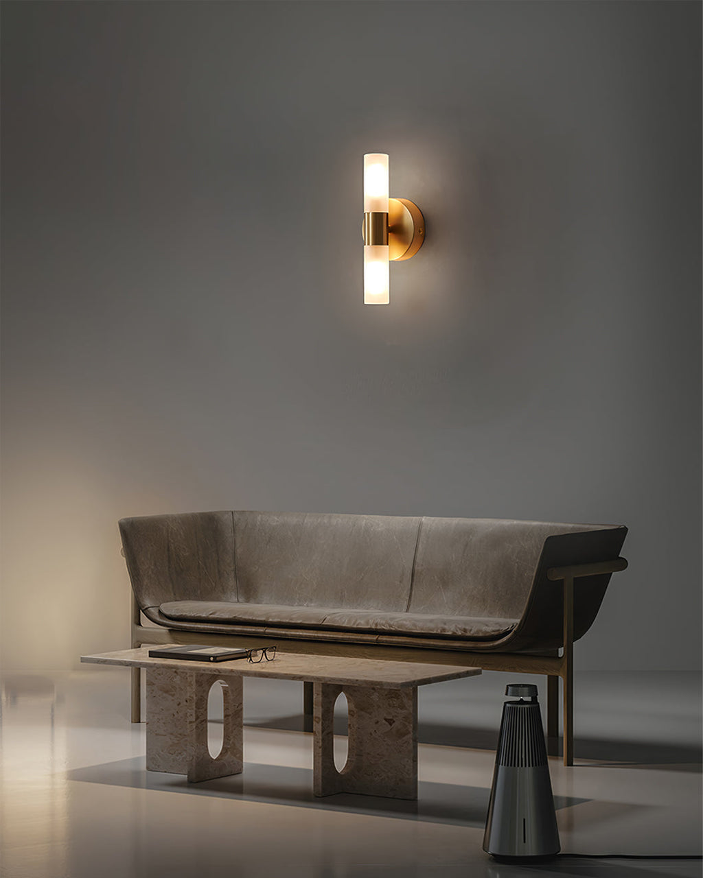 Lario – Elegant Vägglampa i Mässing med Energibesparande LED-belysning