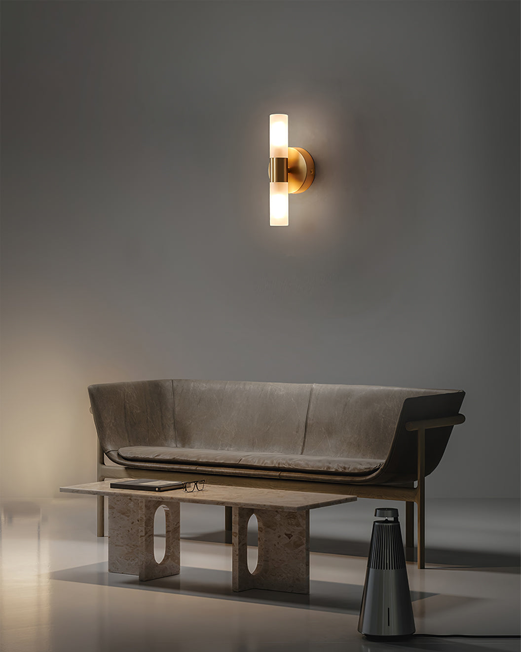 Lario – Elegant Vägglampa i Mässing med Energibesparande LED-belysning