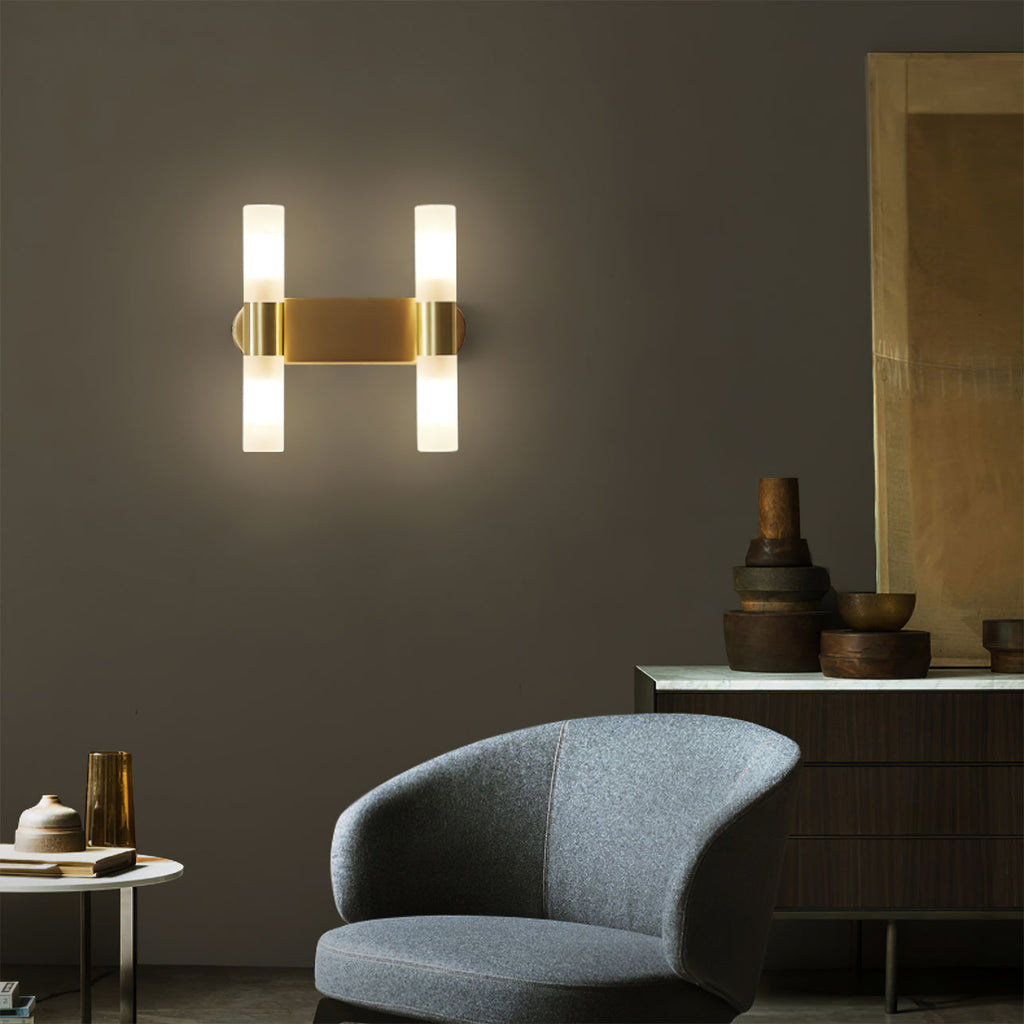 Lario – Elegant Vägglampa i Mässing med Energibesparande LED-belysning