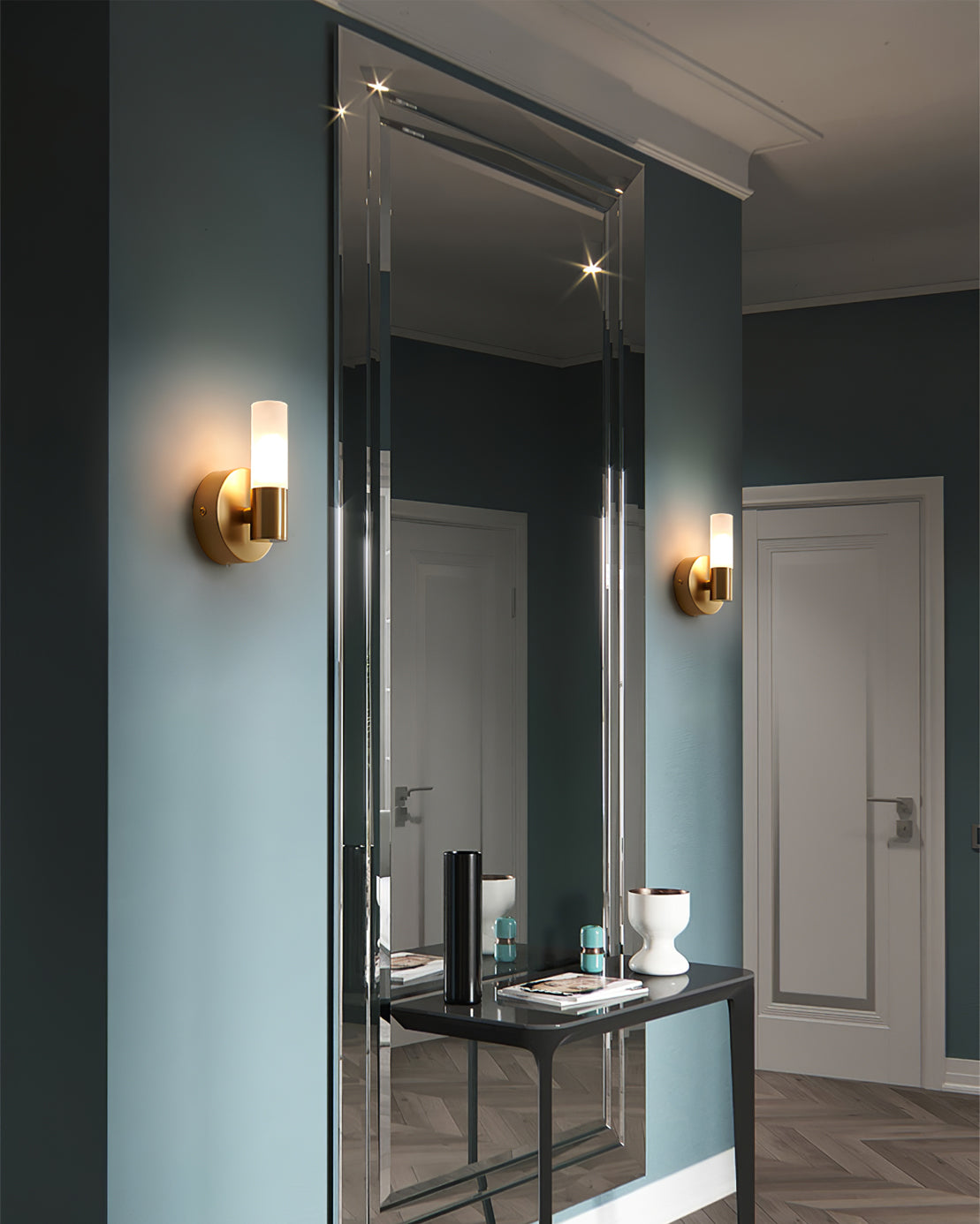 Lario – Elegant Vägglampa i Mässing med Energibesparande LED-belysning