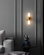 Lario – Elegant Vägglampa i Mässing med Energibesparande LED-belysning