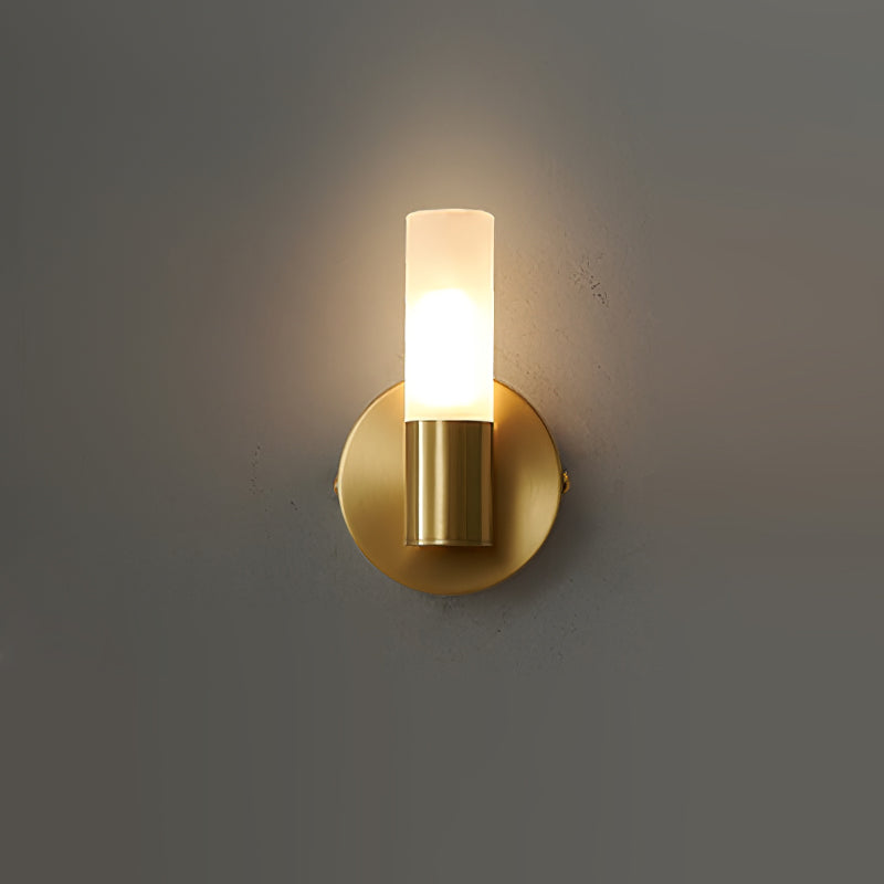 Lario – Elegant Vägglampa i Mässing med Energibesparande LED-belysning