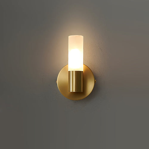 Lario – Elegant Vägglampa i Mässing med Energibesparande LED-belysning