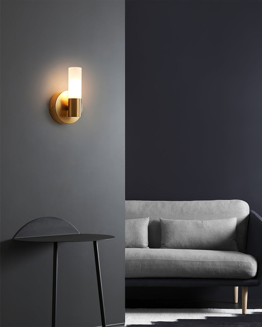 Lario – Elegant Vägglampa i Mässing med Energibesparande LED-belysning