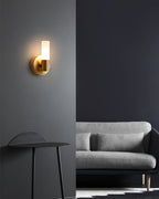 Lario – Elegant Vägglampa i Mässing med Energibesparande LED-belysning