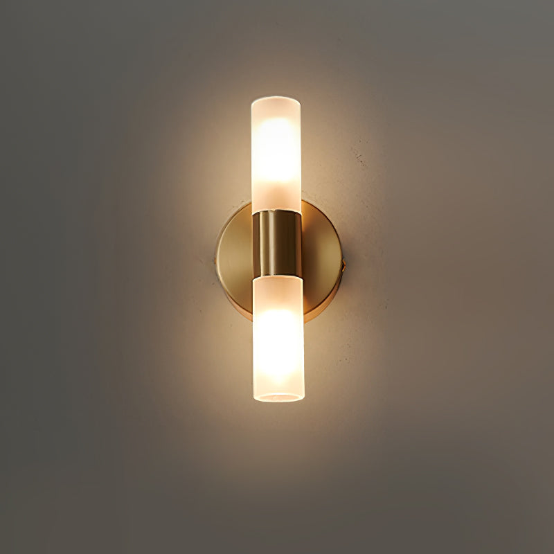 Lario – Elegant Vägglampa i Mässing med Energibesparande LED-belysning