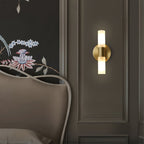Lario – Elegant Vägglampa i Mässing med Energibesparande LED-belysning