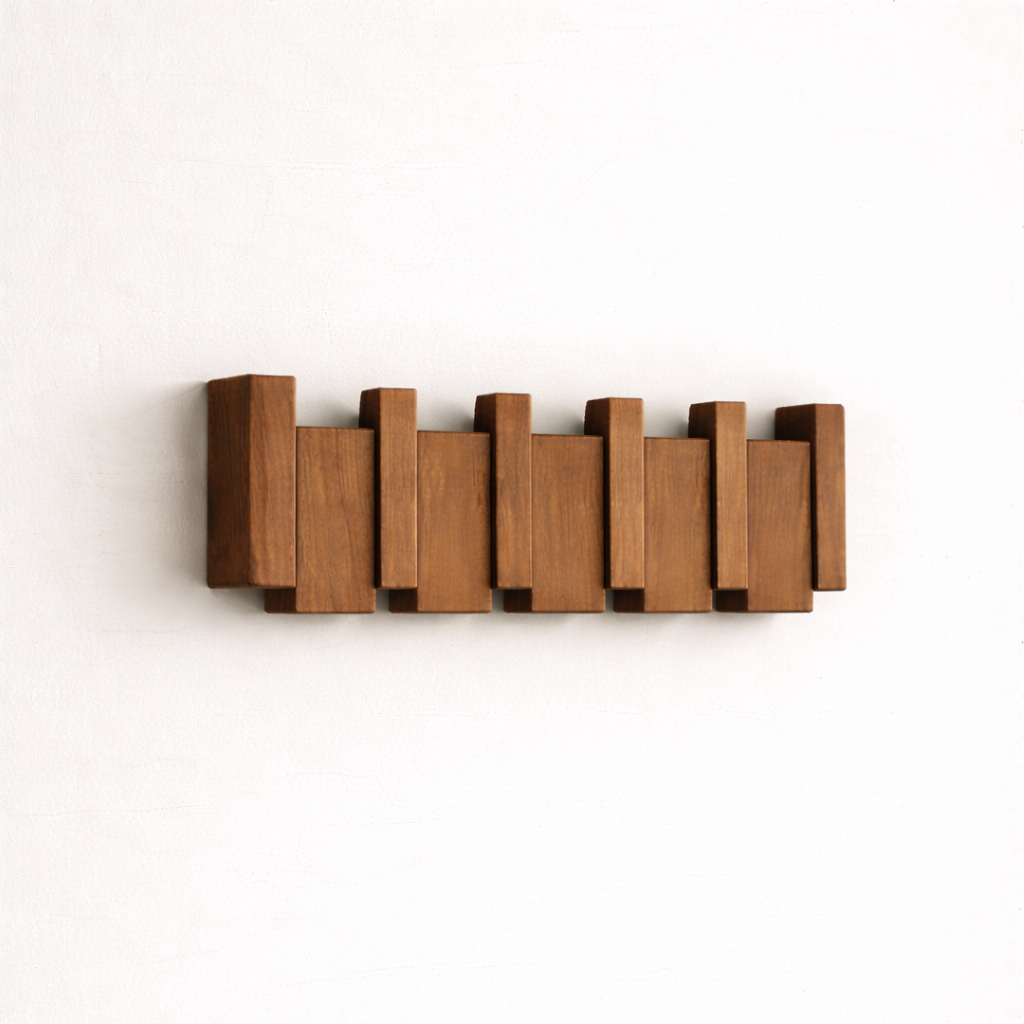 PianoHook – Väggmonterad Klädhängare i Massivt Trä med Infällbara Krokar