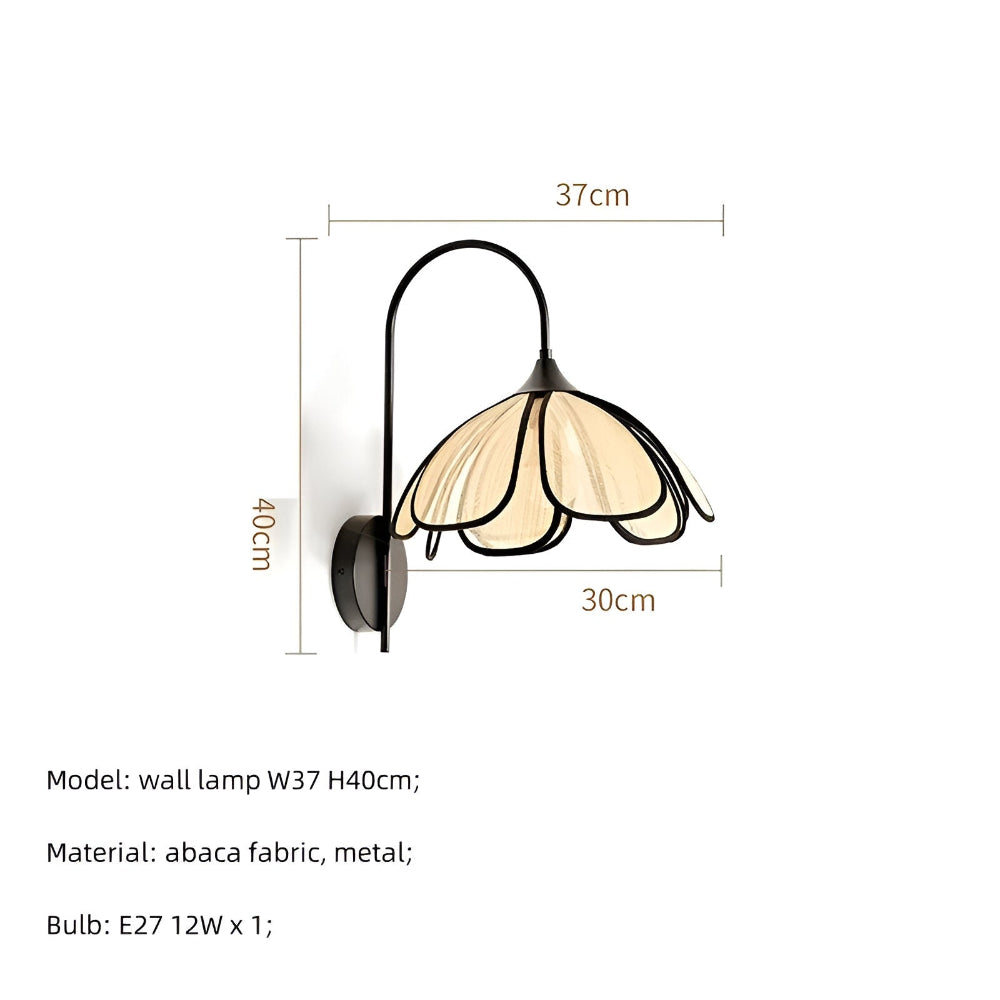 NaturaBloom – Vägglampa i Svart och Rotting med Blomformad Wabi-Sabi Design