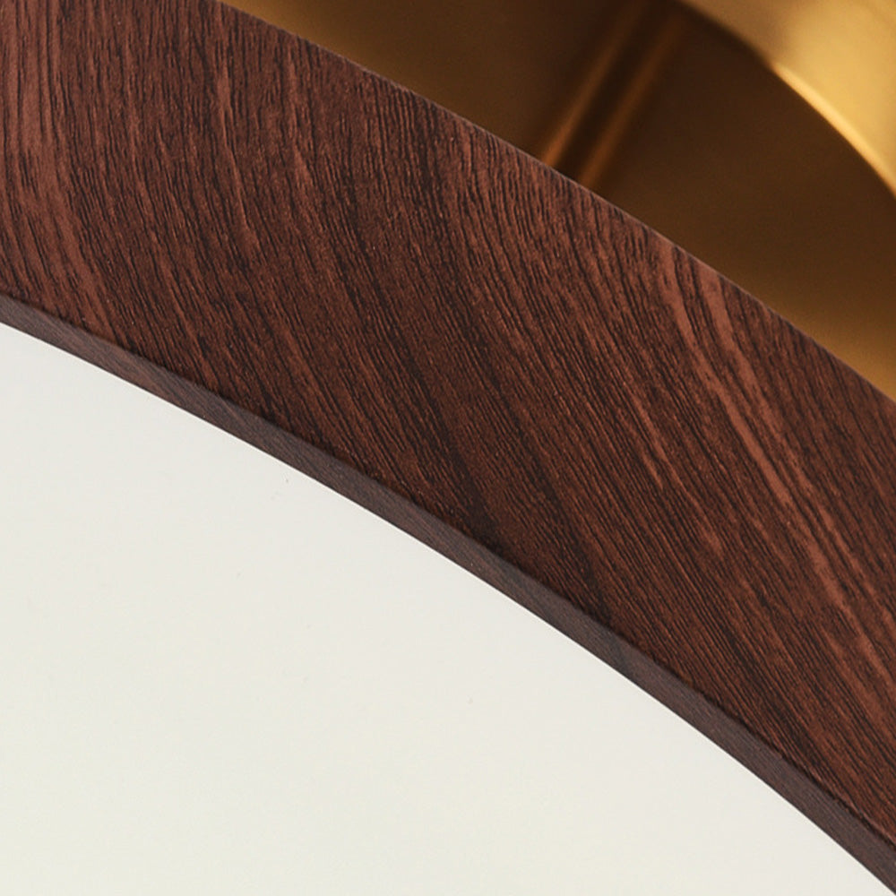 Fjell – Skandinavisk Taklampa med Trälook & Guldfärgad Ram