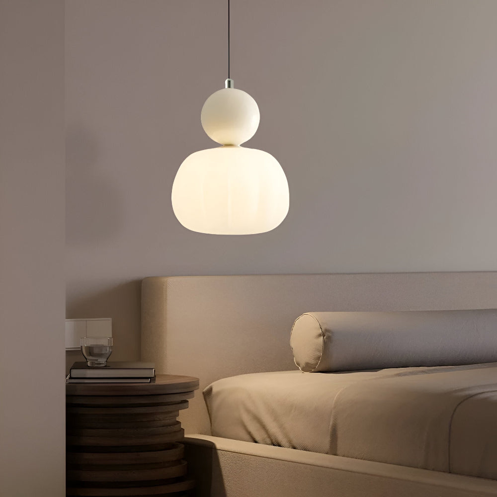 Crémura – Klassisk Art Deco Pendellampa i Crème och Metall