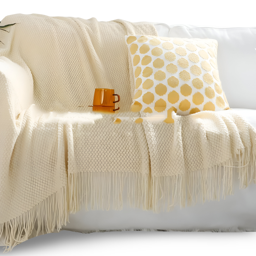 ChunkWeave Cozy – Grovstickad Akrylfilt med Tofsar