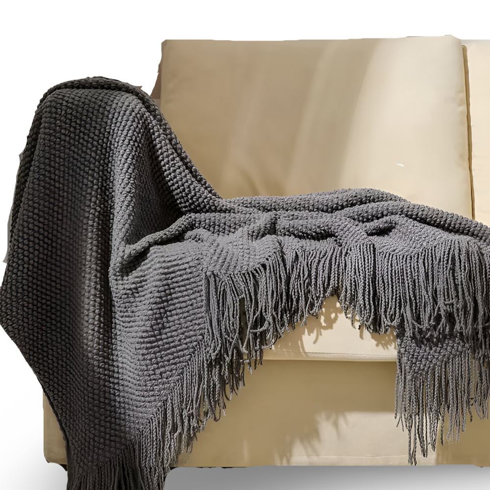 ChunkWeave Cozy – Grovstickad Akrylfilt med Tofsar