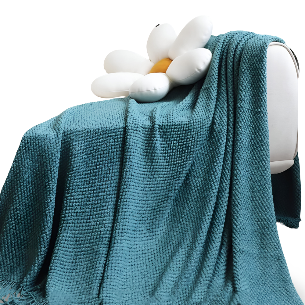 ChunkWeave Cozy – Grovstickad Akrylfilt med Tofsar