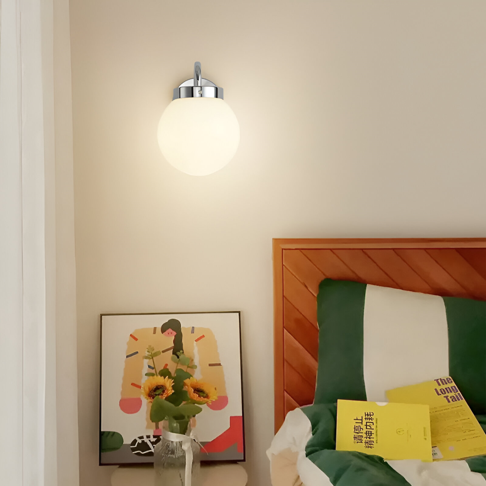 GlowSphere – Randig Glasvägglampa i Modern Klotdesign