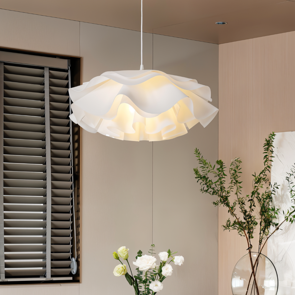 Florania – Designer Taklampa med Blombladsliknande Form