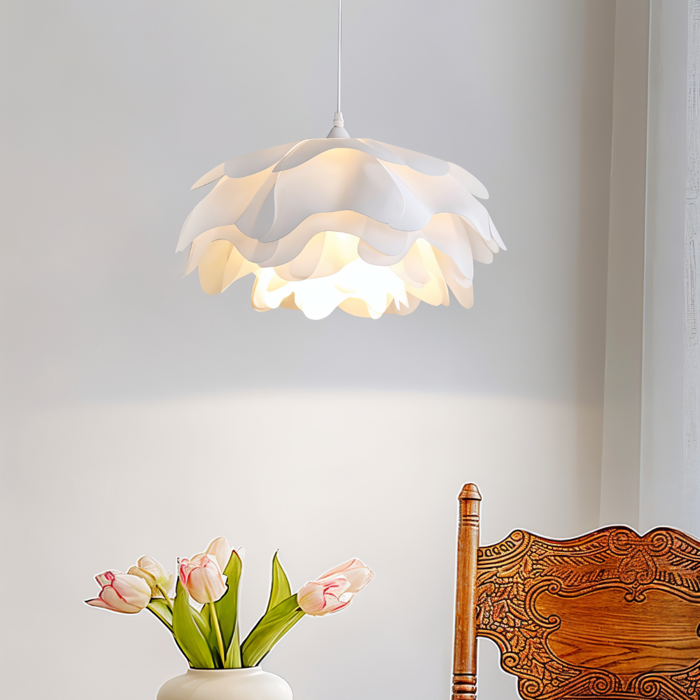 Florania – Designer Taklampa med Blombladsliknande Form