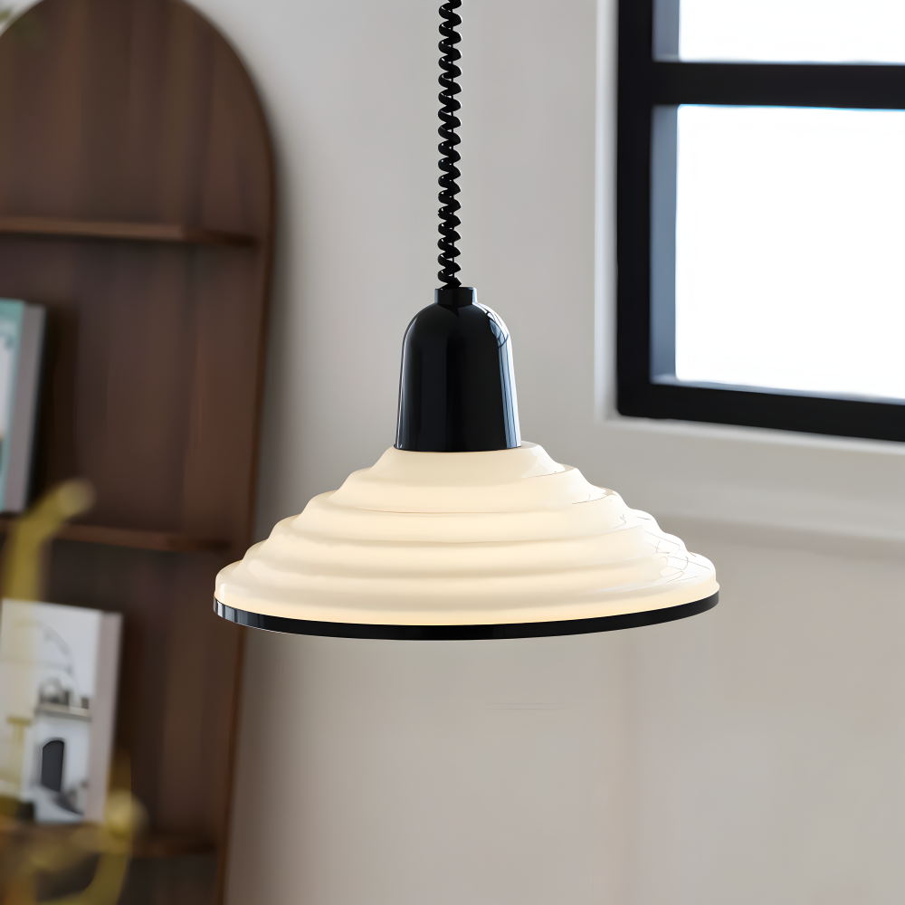 Pariselle – Modern Krämfärgad Taklampa med Svart Fjäderkabel