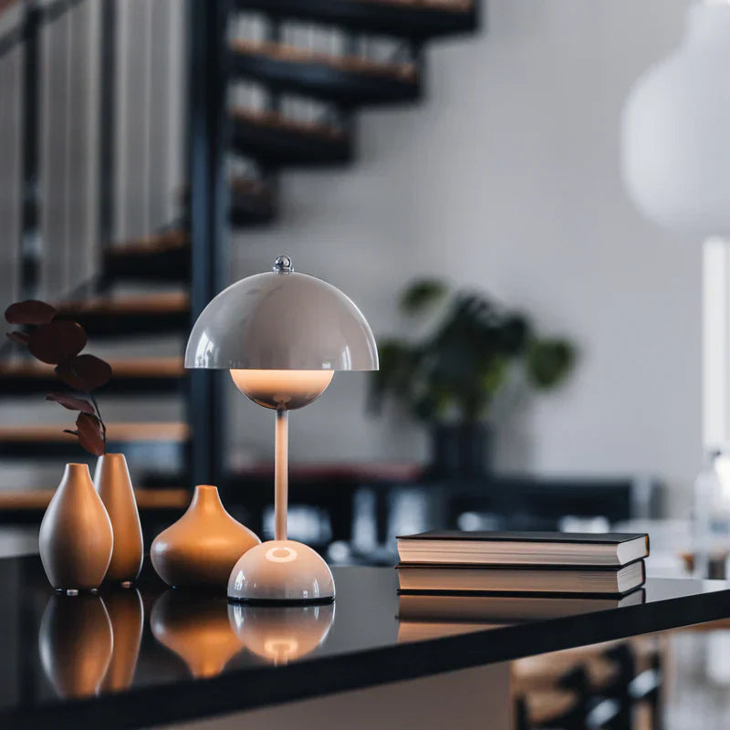 Le Refuge – Dimbar Trådlös Bordslampa med Elegant Blomkruksdesign