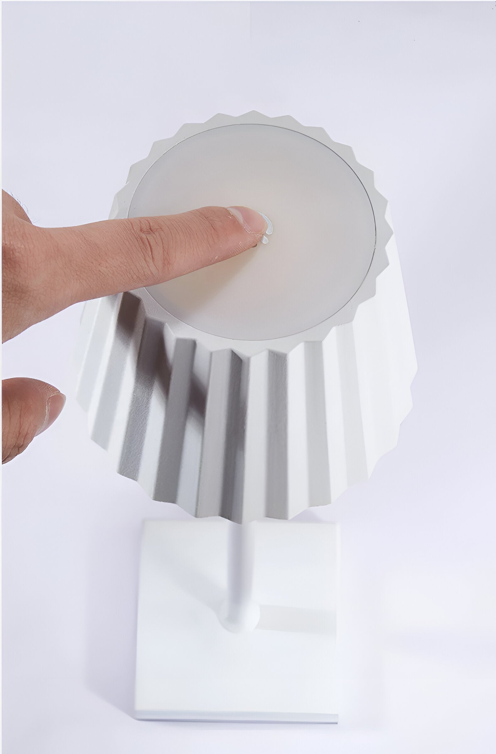 Lumié – Trådlös Dimbar Bordslampa med Uppladdningsbart Batteri och Tre Ljusstyrkor