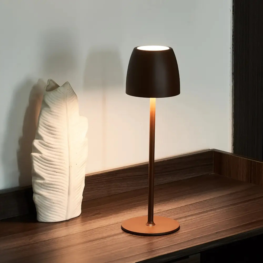LjusLuxe - Trådlös Bordslampa med Lyxig Design och Dimbar Funktion