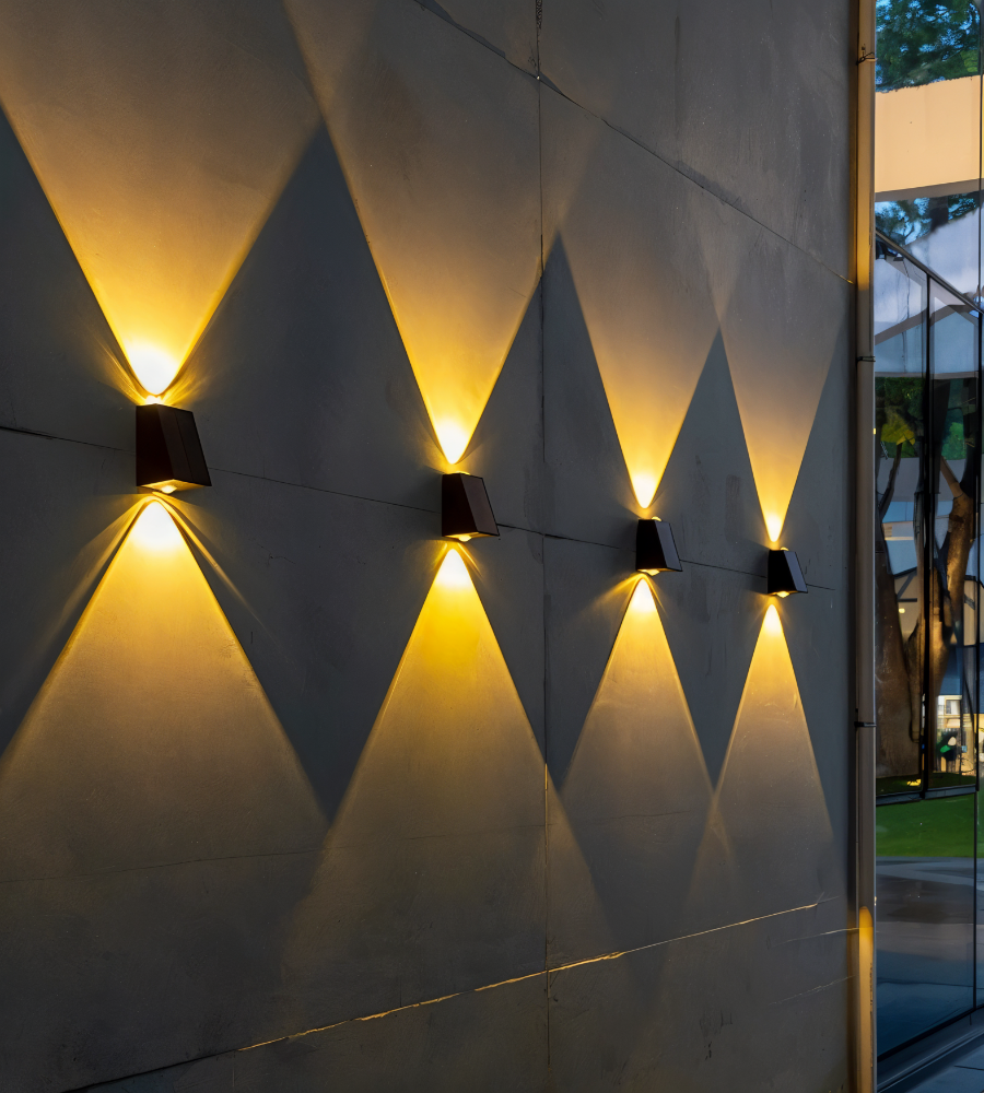 SunBrite Dual – Solenergi Vägglampa för Trädgård | Up & Down LED Utomhusbelysning IP54