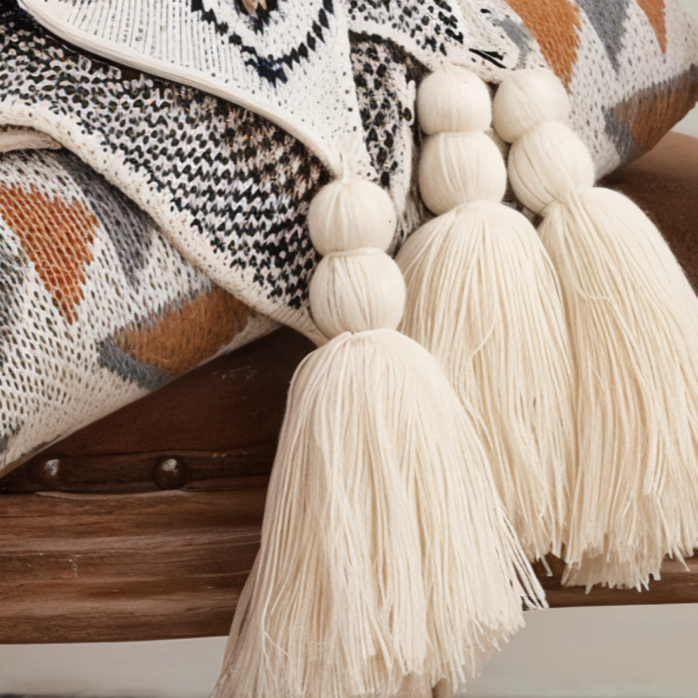 WeaveAura – Boho Pläd med Geometriskt Mönster & Tofsar