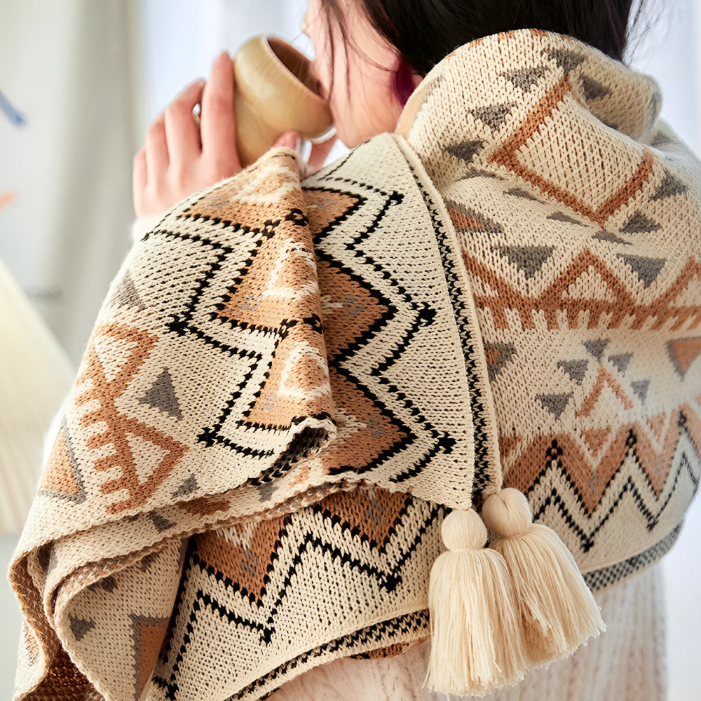 WeaveAura – Boho Pläd med Geometriskt Mönster & Tofsar