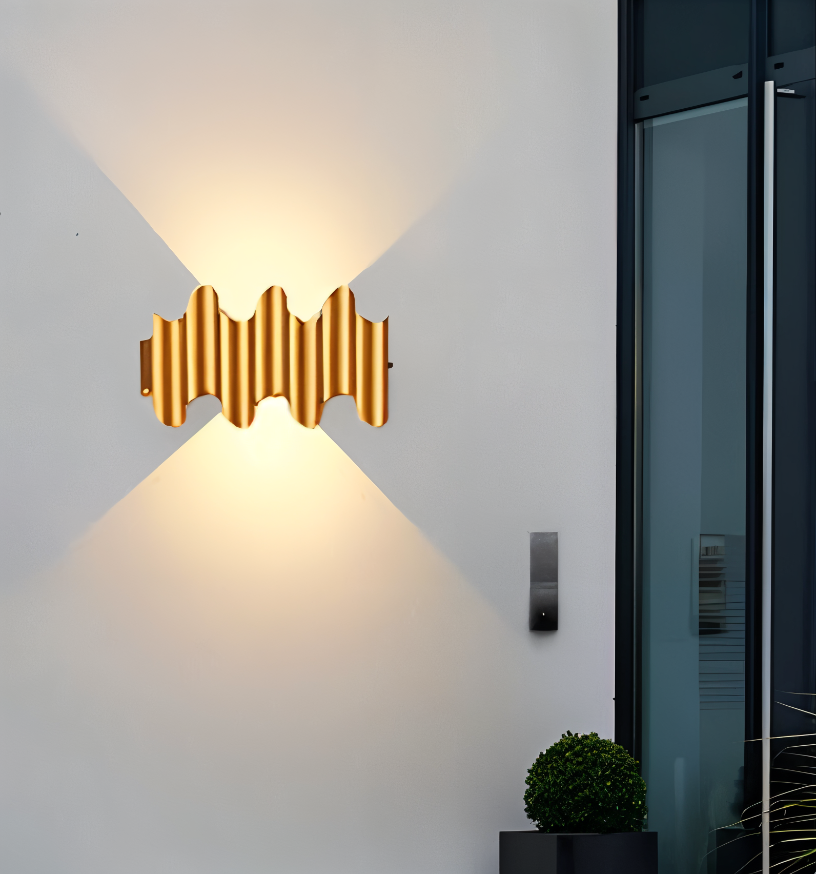 LuxeRay – Svart & Guld Vägglampa i Modern LED-design