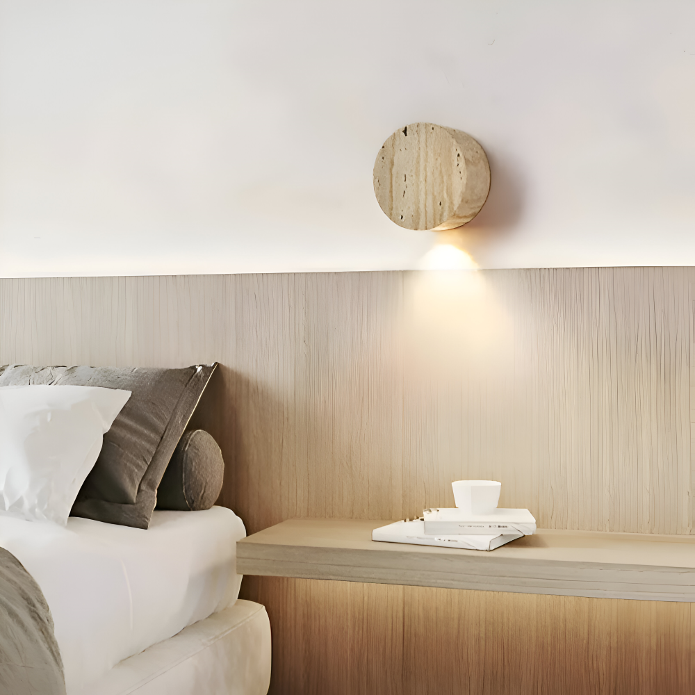 TerraLume – Beige Rund Vägglampa i Marmor med Wabi Sabi Design