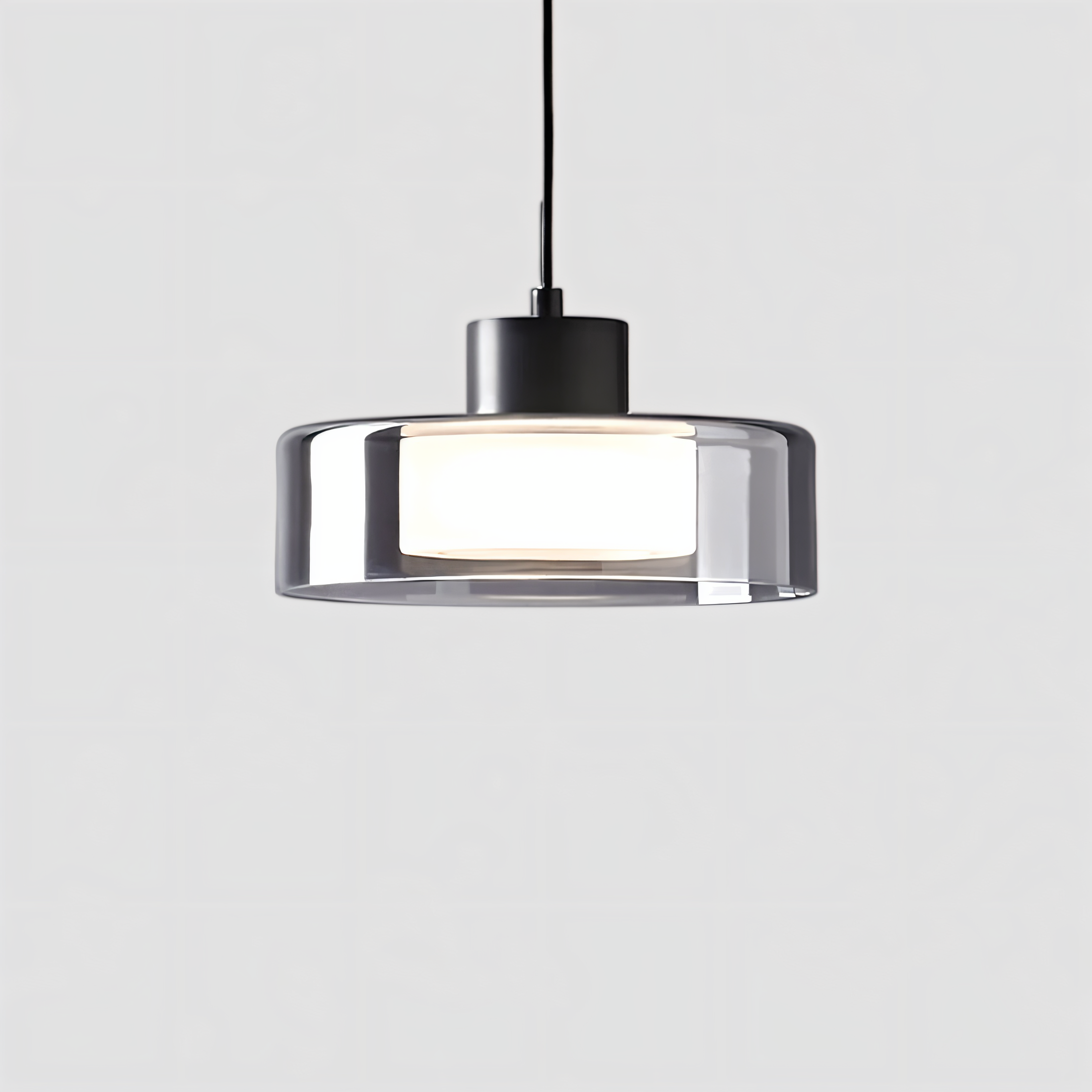 VetroLume – Cirkulär Rökglas Pendellampa i Modern Minimalistisk Design