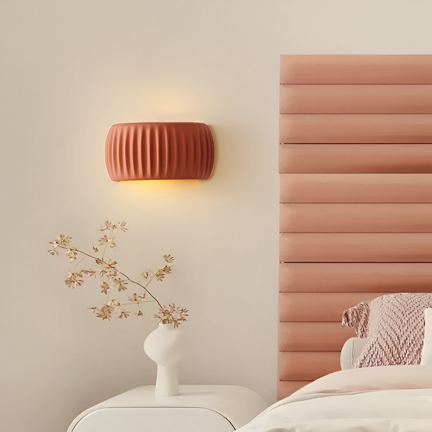 ColoraRib – Grön Ribbad Vägglampa i Harz med Macaron Design & Nordisk LED Belysning