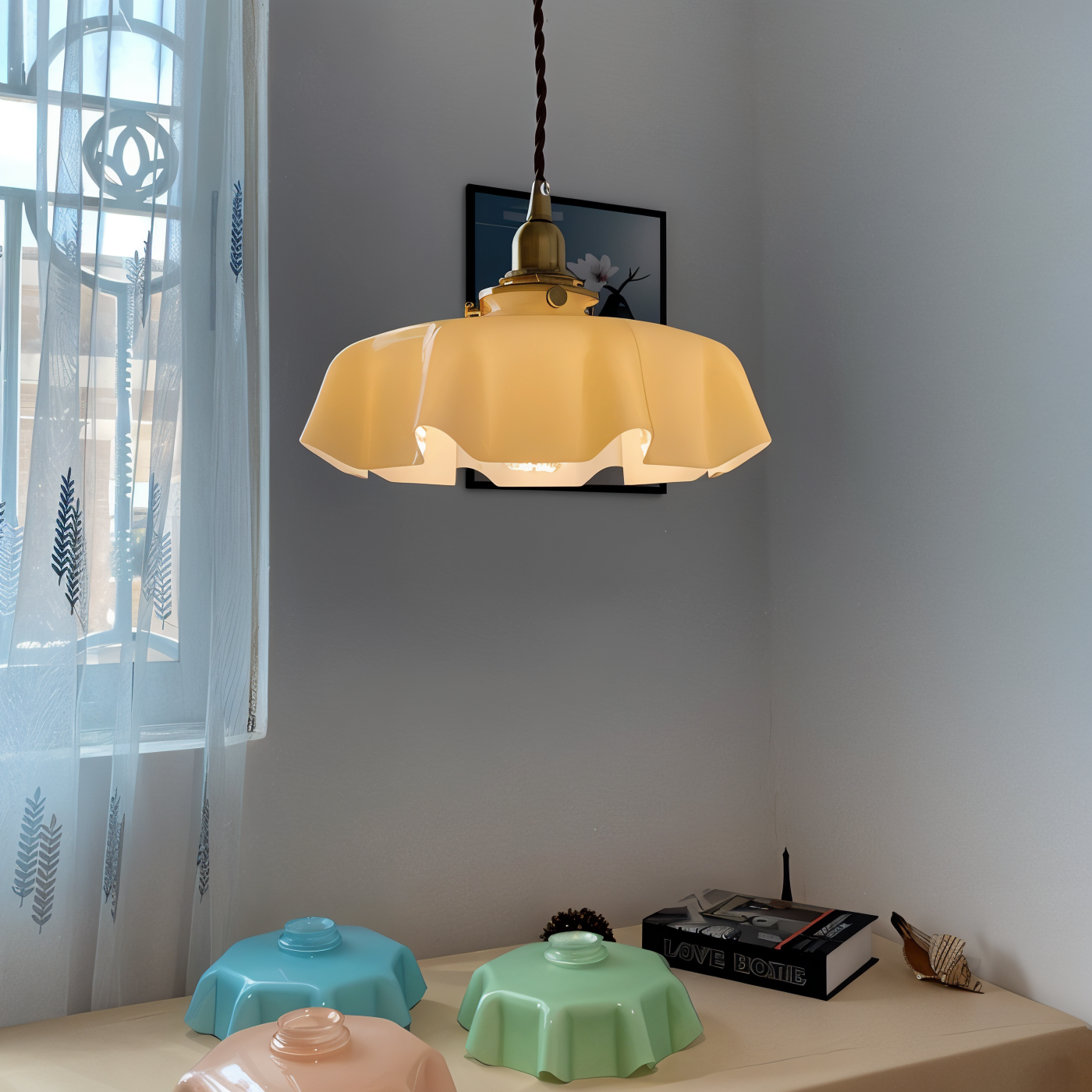 Bellevie – Retro Taklampa i Blomformad Krämfärgad Glasdesign