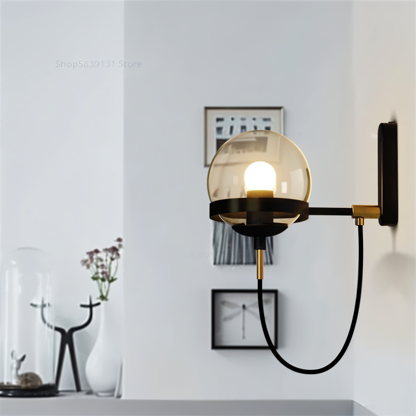 ScandiShine – Vägglampa i Glasglob med Nordisk Design och LED-belysning för Inomhusbruk