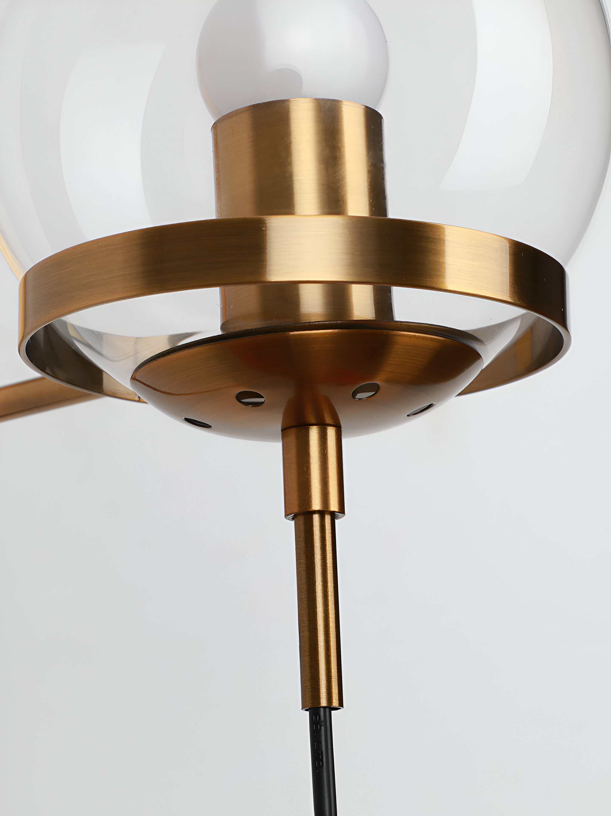 ScandiShine – Vägglampa i Glasglob med Nordisk Design och LED-belysning för Inomhusbruk