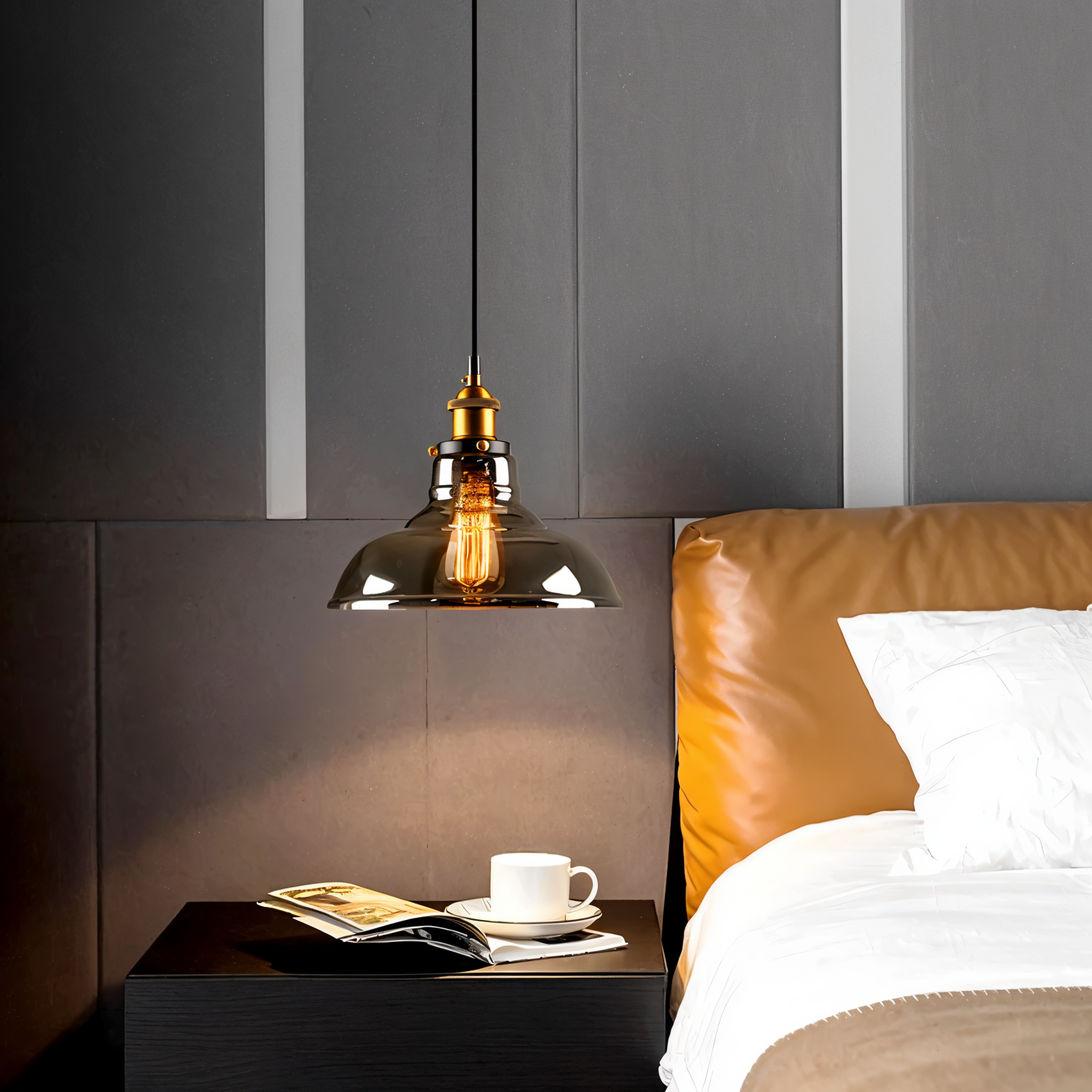 Smokura – Vintage Taklampa i Rökt Glas med Industriell Elegans