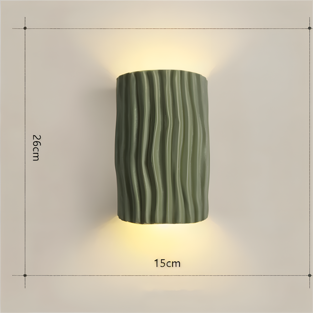 HuePleat – Kurvig Plisserad Vägglampa i Resin med Upp- och Nedåtriktad LED-belysning