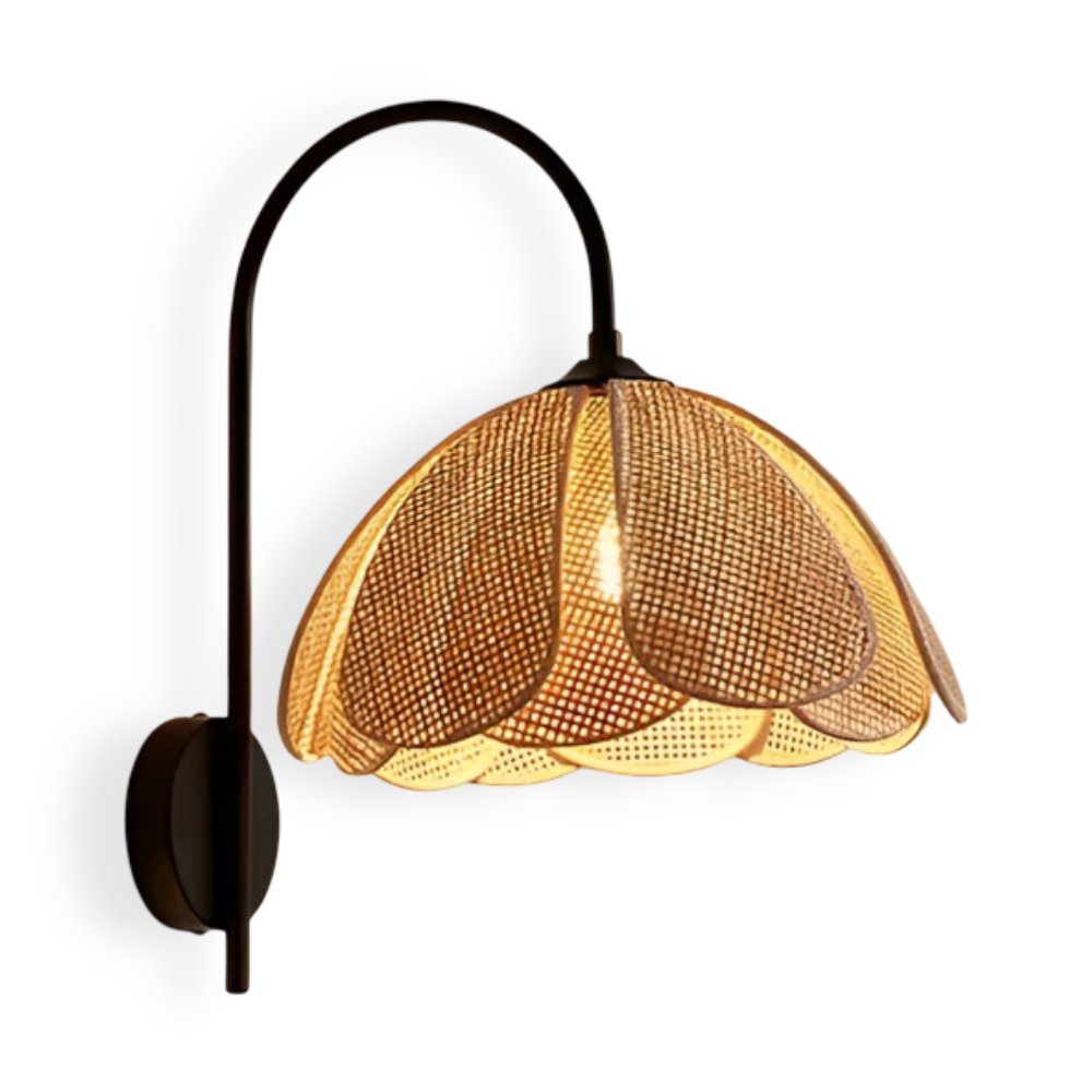 SoraLeaf – Japansk Wabi Sabi Vägglampa i Rattan | Handgjord Blombladsdesign med Naturlig Elegans