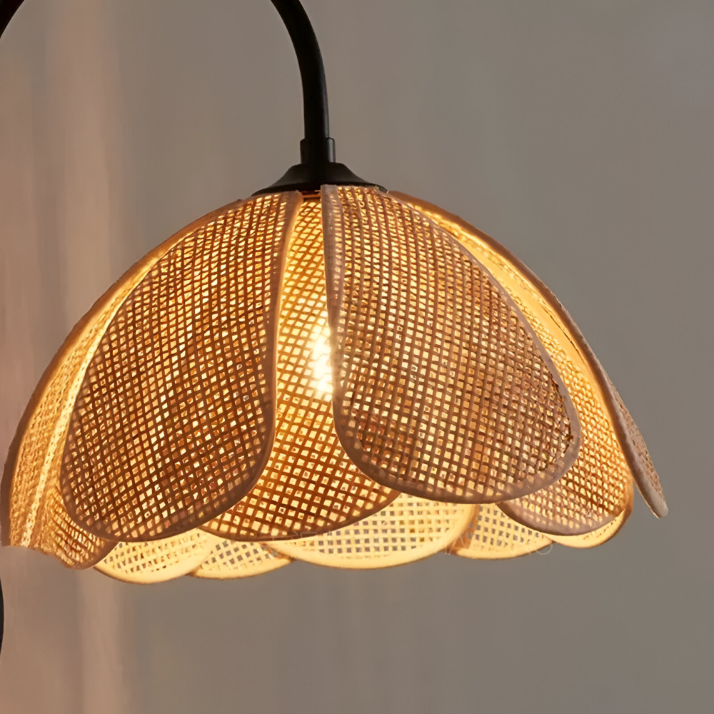 SoraLeaf – Japansk Wabi Sabi Vägglampa i Rattan | Handgjord Blombladsdesign med Naturlig Elegans