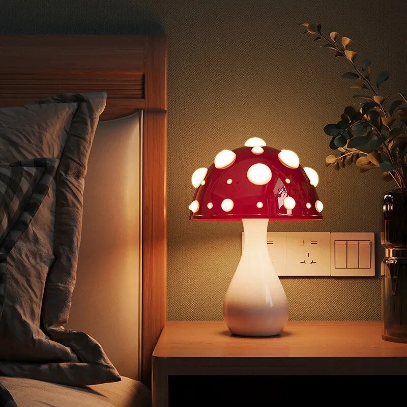 Amanita – Dimbart LED-bordslampa med varmvit belysning