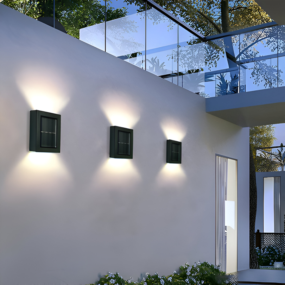 LumiSun – Solenergi Vägglampa med Dubbel Ljusspridning | Vattentät Utomhusbelysning LED IP65