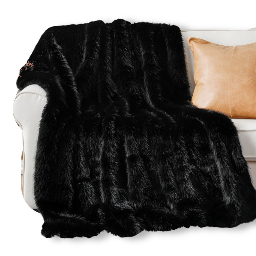 FurVelvet Plaid – Lyxig Konstpälsfilt med Eleganta Minkdetaljer