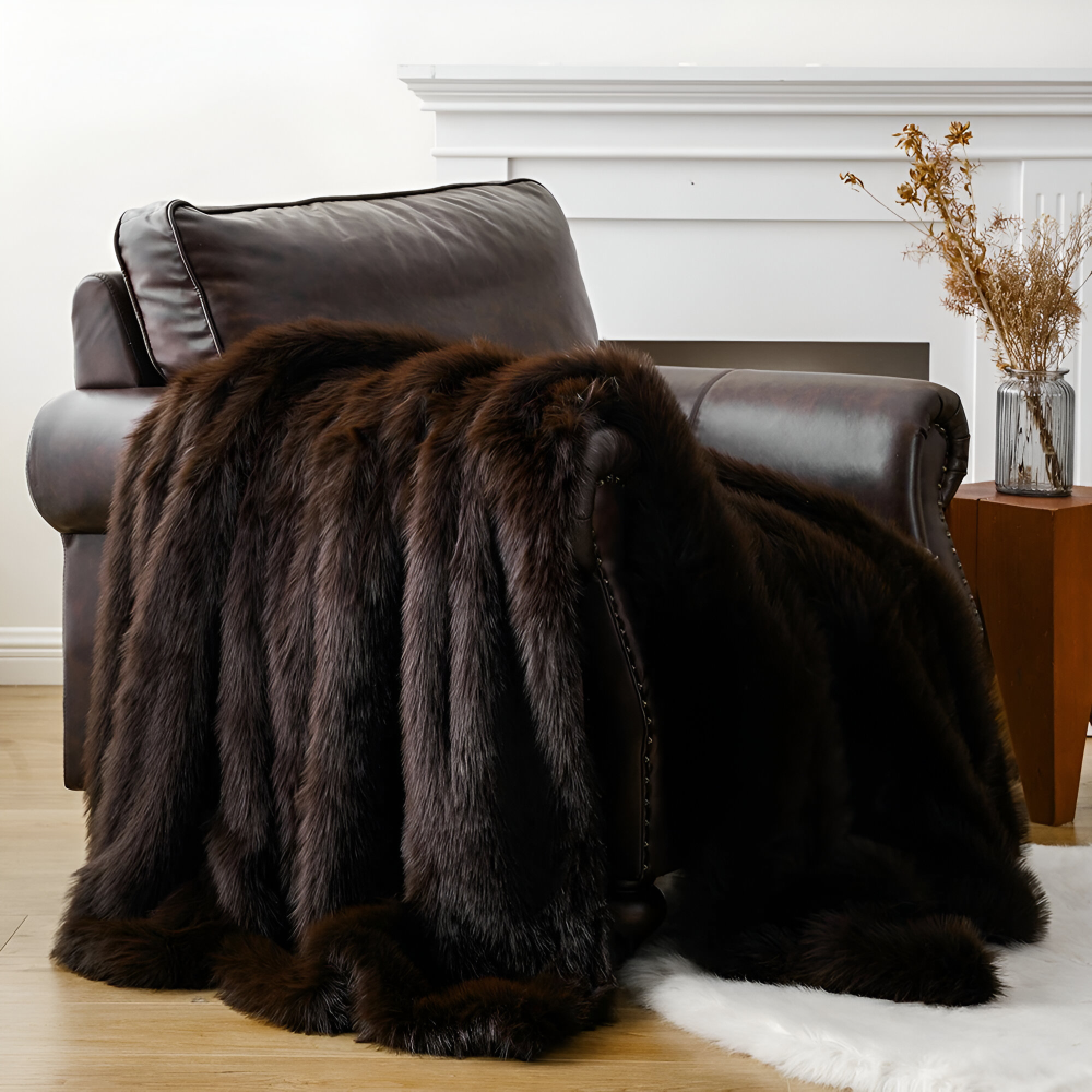 FurVelvet Plaid – Lyxig Konstpälsfilt med Eleganta Minkdetaljer